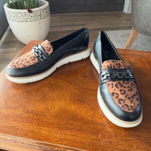Bandolino Black and Leopard Print Loafers